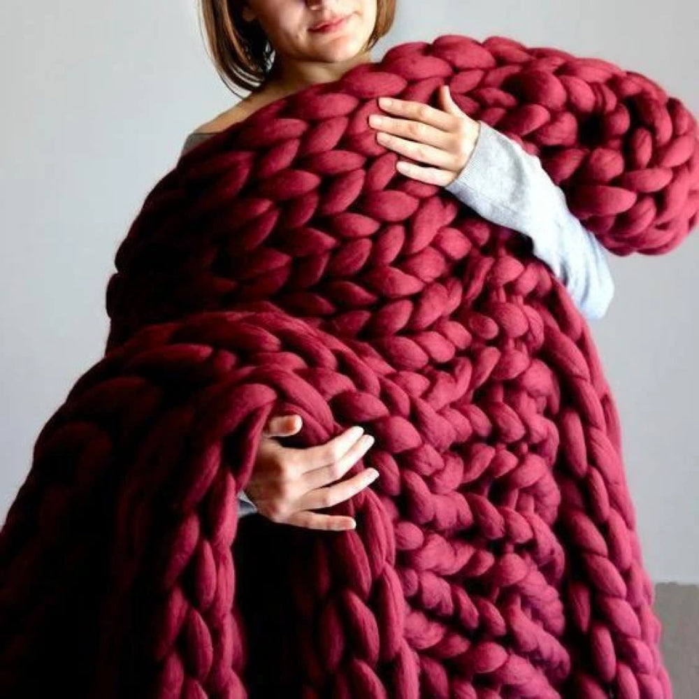 Zacht 1000g LuxaWool XXL chunky breigaren, perfect voor het breien van een warme, luxe woondeken. Handbreien.