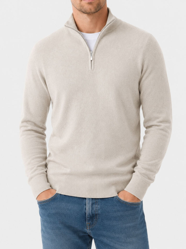 Zijaanzicht van de comfortabele beige herentrui, perfecte pasvorm.