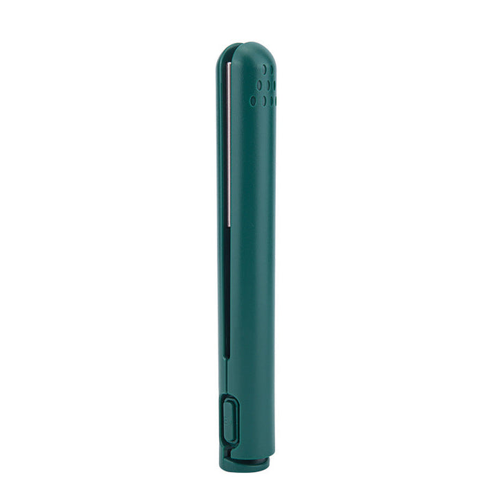 2-in-1 haarstyler met beschermende keramische coating, ideaal voor steil en krullend haar, getoond in gebruik.