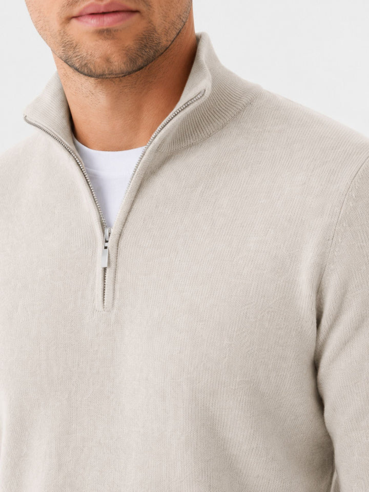 Stijlvolle heren sweater in groene kleur, casual gedragen.