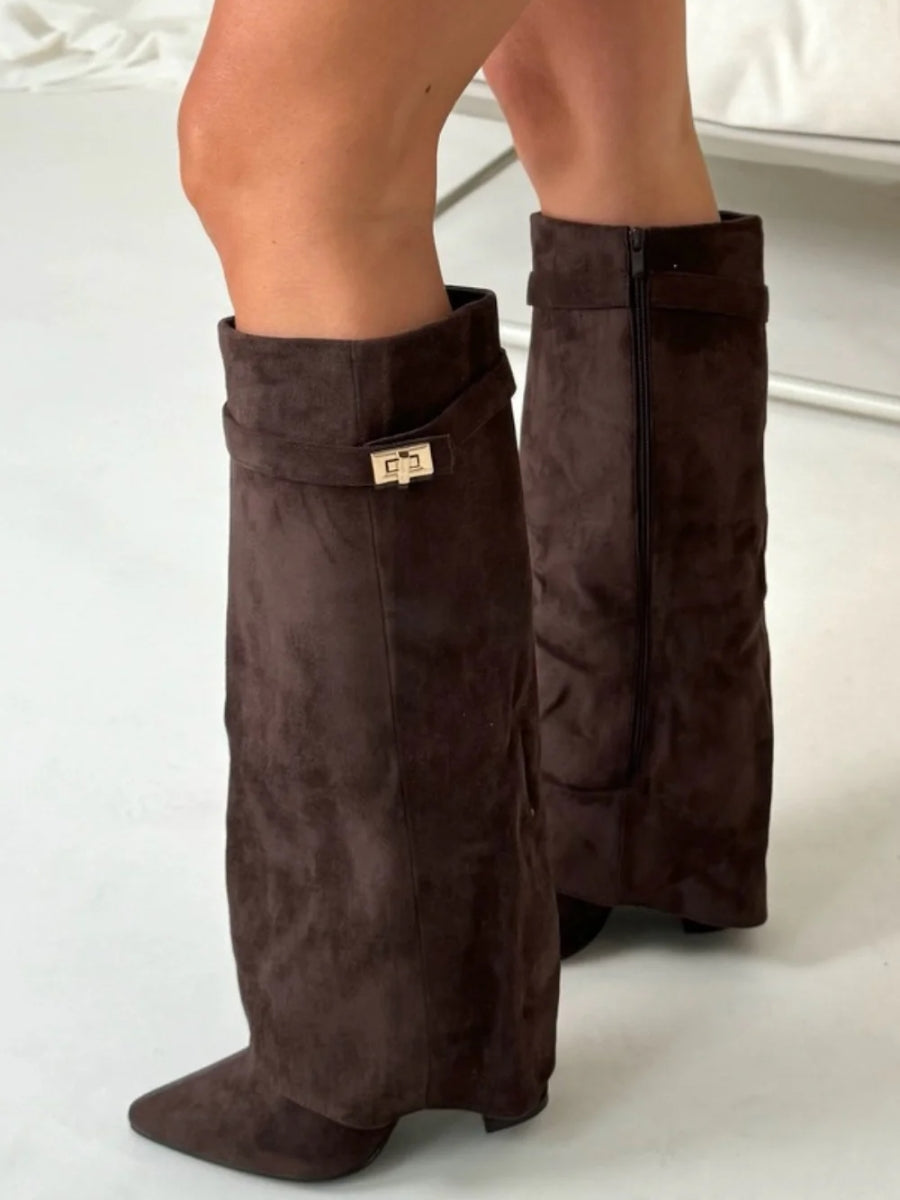 Stijlvolle hoge dameslaarzen voor herfst en winter, bieden warmte, comfort en een trendy look.