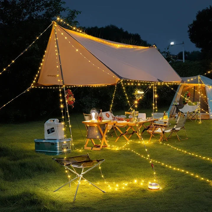 4-in-1 LED campinglamp: Meerkleurig, powerbank, zaklamp, compact, IP65 waterdicht, perfect voor buitenavonturen.