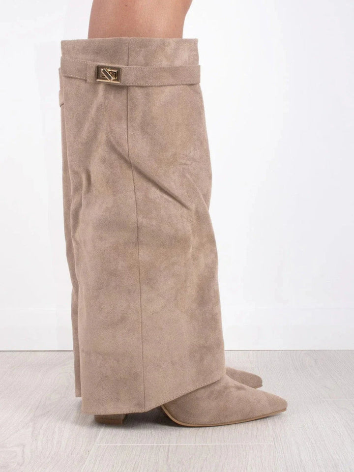 Elegante zwarte hoge dameslaarzen, de perfecte keuze voor een verfijnde en modieuze uitstraling. Leren kwaliteit.