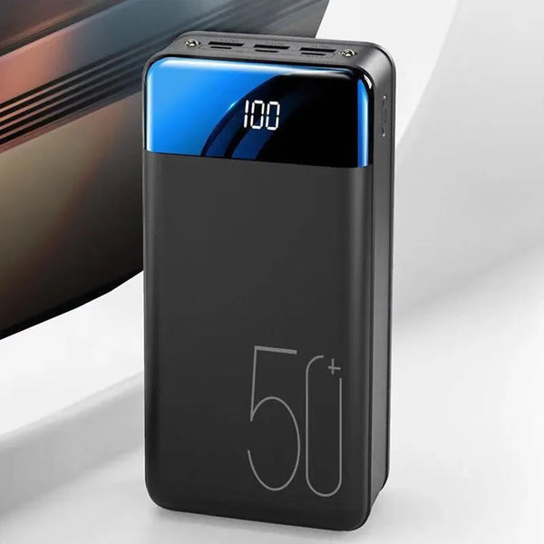 50000mAh Powerbank in de kleur zwart, met hoge capaciteit en snel oplaadmogelijkheden, ideaal voor reizen en noodgevallen.