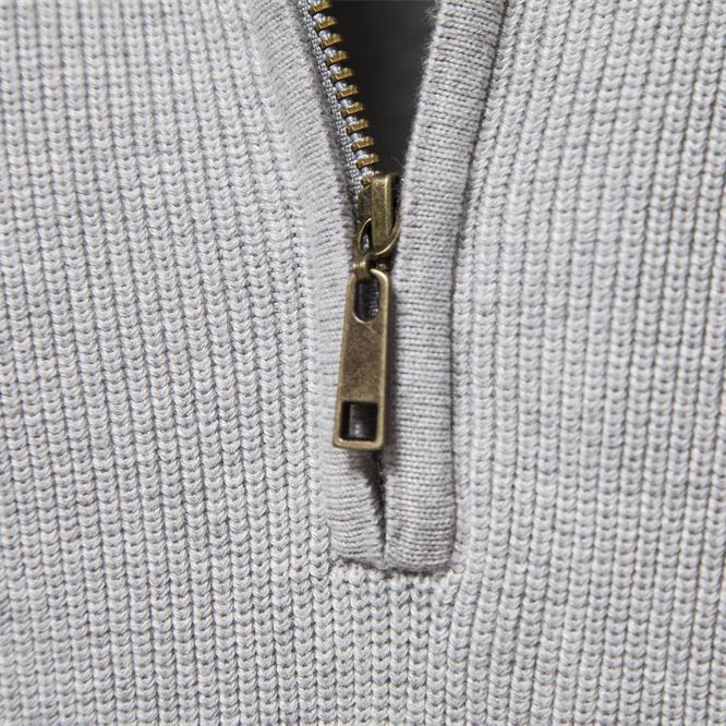 Veelzijdige heren half-zip trui, makkelijk te combineren en geschikt voor mode in herfst, winter en lente.