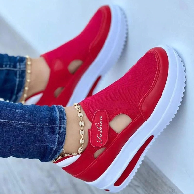 Stijlvolle Sasa dames sneakers met kenmerkende plateauzool; comfortabele damesschoenen, perfect voor een trendy casual outfit.