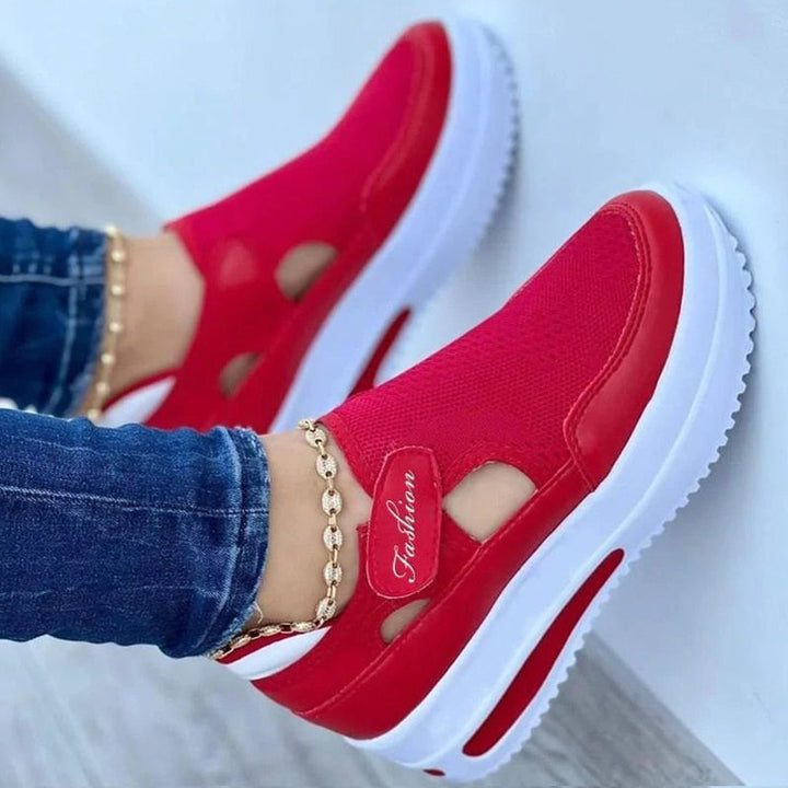 Stijlvolle Sasa dames sneakers met kenmerkende plateauzool; comfortabele damesschoenen, perfect voor een trendy casual outfit.