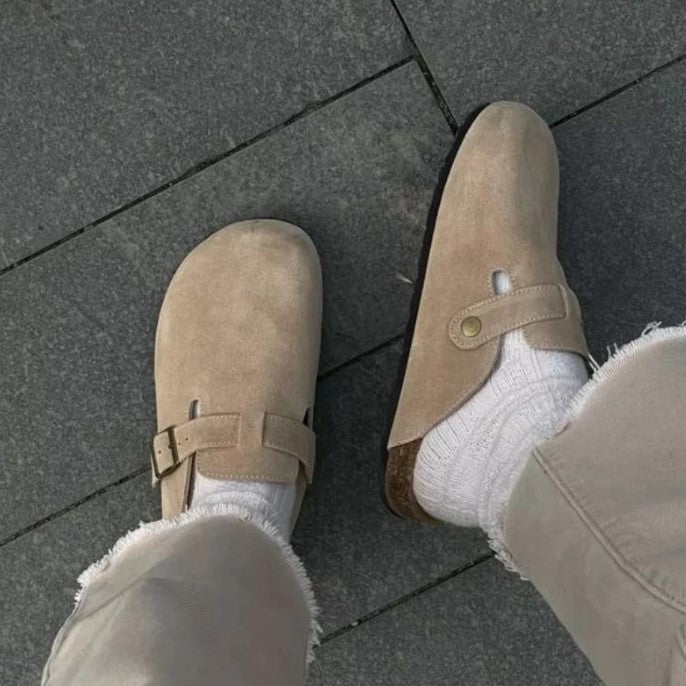 Detail van de verstelbare gesp op de Boston sandaal, zorgt voor een perfecte pasvorm.
