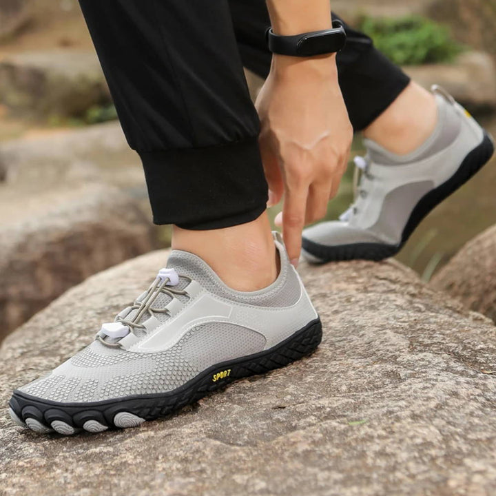 Ademende AquaFlex waterschoenen voor heren en dames, perfect voor zomerse dagen aan het strand of zwembad.