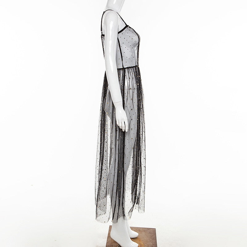 Mouwloze Maxi Mesh Jurk in Zwart, Boho-stijl, met transparant netweefsel en pailletten, perfect voor de zomer.