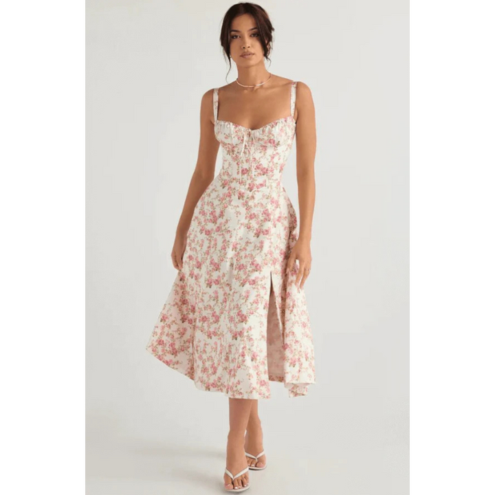 Mouwloze zomerjurk met sweetheart halslijn, elegante midi-snit en getailleerd design voor een vrouwelijk silhouet.