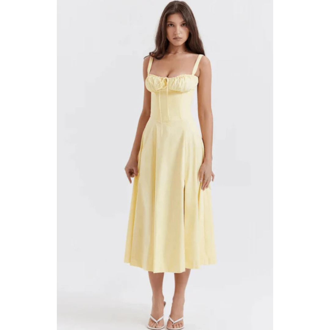 Mouwloze zomerjurk met sweetheart halslijn, elegante midi-snit en getailleerd design voor een vrouwelijk silhouet.