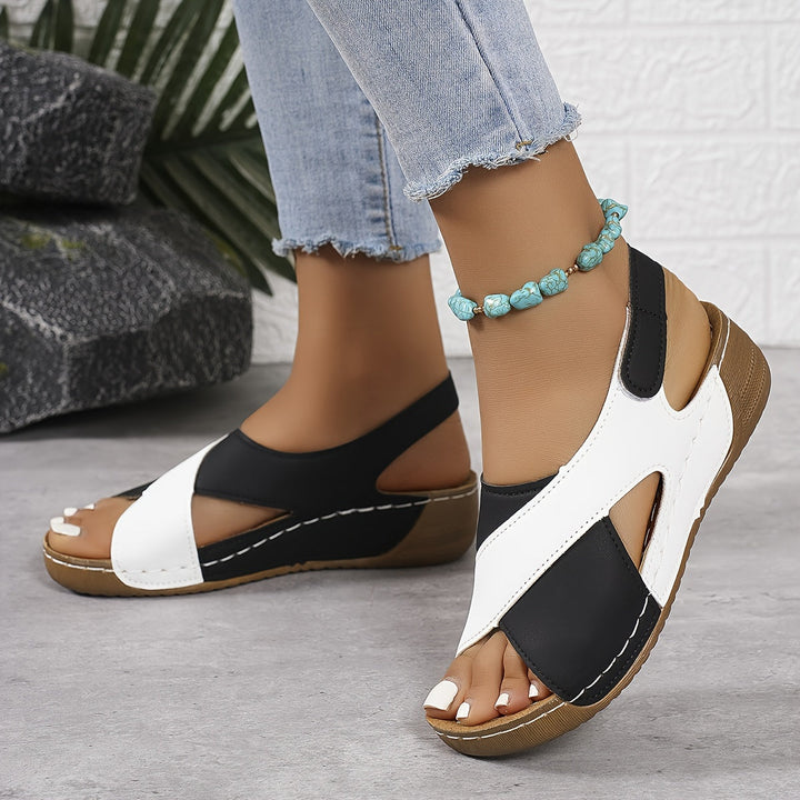 Ademende dames wandelsandalen in beige, elegant met gewatteerde binnenzool, ideaal voor zomer en vrije tijd.