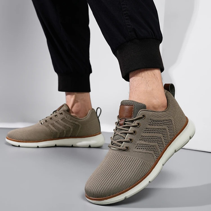 Ademende heren sneakers met lichtgewicht mesh-ontwerp, moderne esthetiek en uitstekend comfort voor actieve mannen.