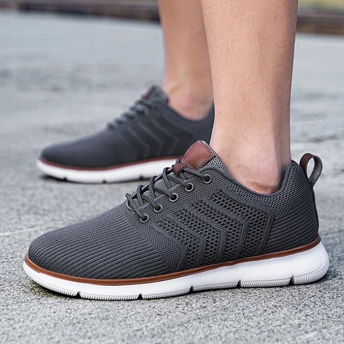 Ademende heren sneakers met lichtgewicht mesh-ontwerp, moderne esthetiek en uitstekend comfort voor actieve mannen.