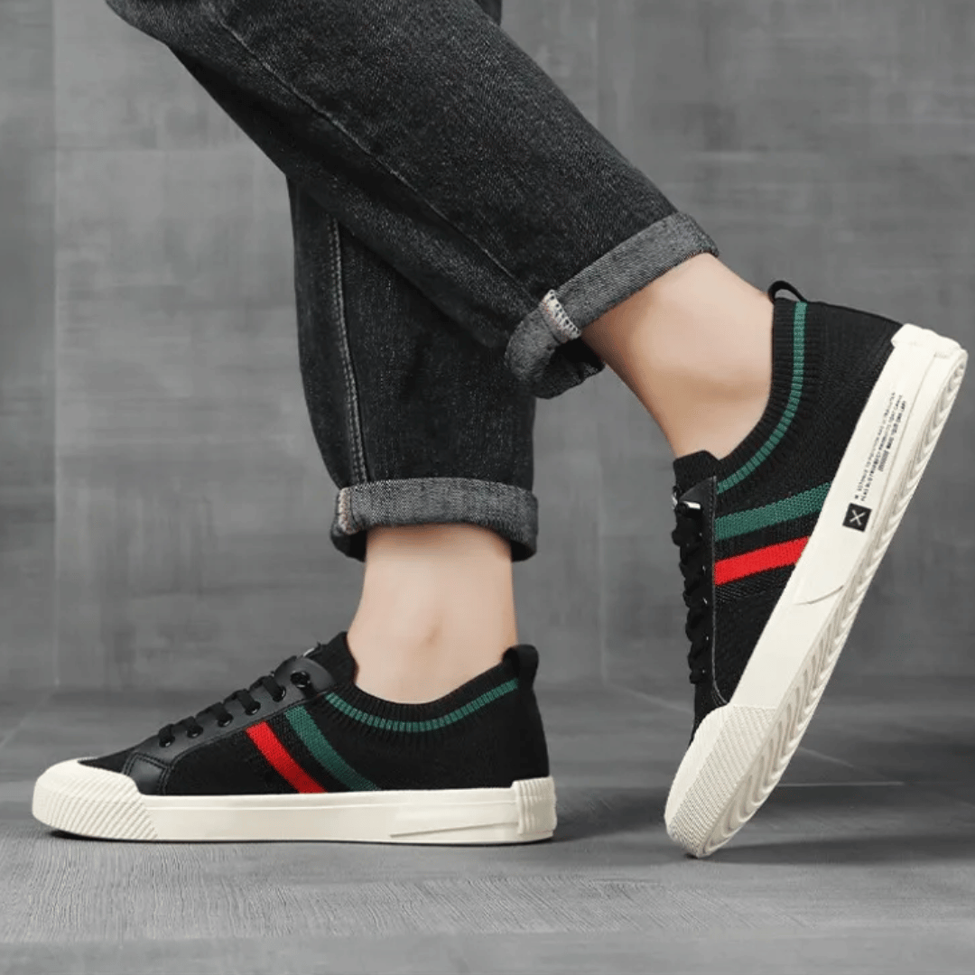 Ademende herensneakers van mesh, in beige en zwart design, met een ergonomische zool voor comfort en stijlvolle gelegenheden.
