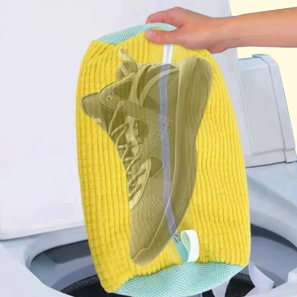Ademende schoenwaszak voor de wasmachine, beschermt en verzorgt diverse schoentypes, robuust en veilig.