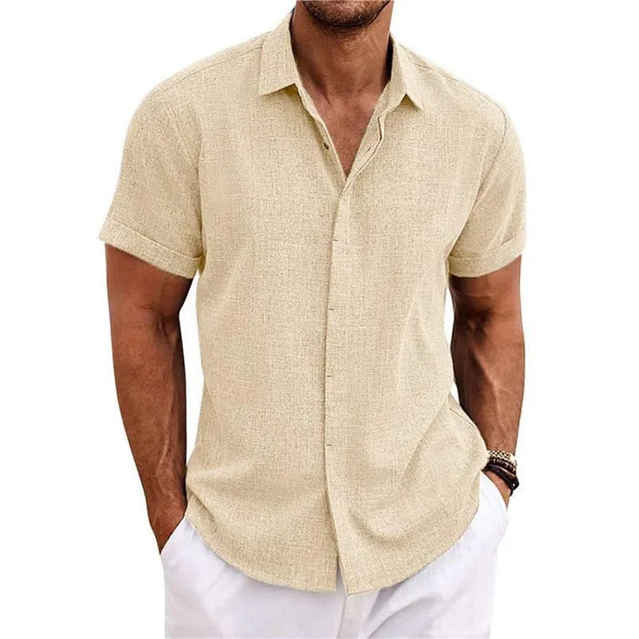 Ademend zomerpoloshirt voor heren in elegant design, ideaal voor warme dagen, verkrijgbaar in vele kleuren.