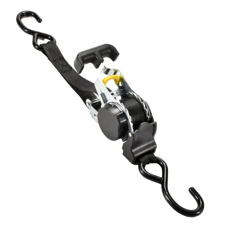 Automatische oprol spanband voor veilige ladingzekering, ideaal voor transport van bagage op motor of fiets.