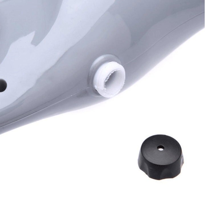 BBQ stoomreinigingsborstel van roestvrij staal voor effectieve grillreiniging zonder chemicaliën, met ergonomische handgreep.