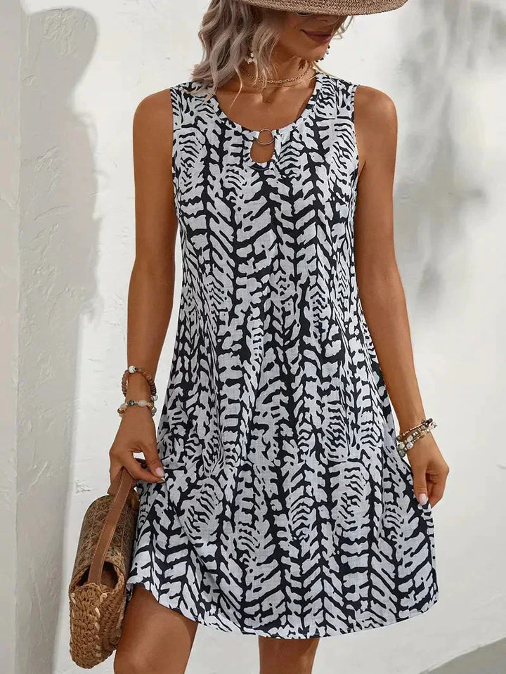 Mouwloze zomerjurk met bloemenprint voor dames, ideaal voor zonnige dagen.