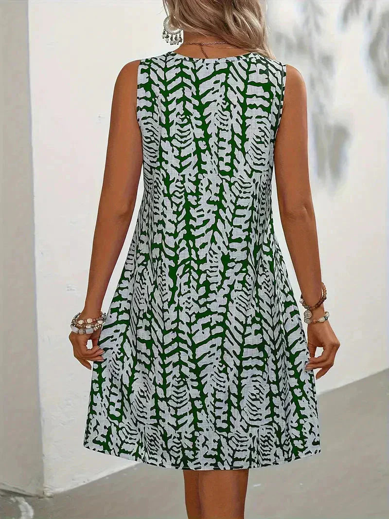 Mouwloze zomerjurk met bloemenprint voor dames, ideaal voor zonnige dagen.