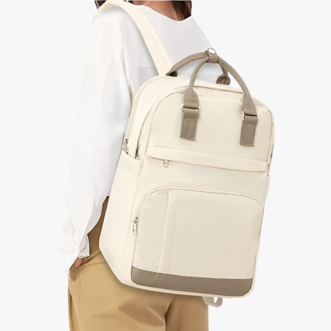 Moderne beige waterdichte rugzak Mira, ideaal als functionele schooltas, werktas of dagrugzak voor reizen.