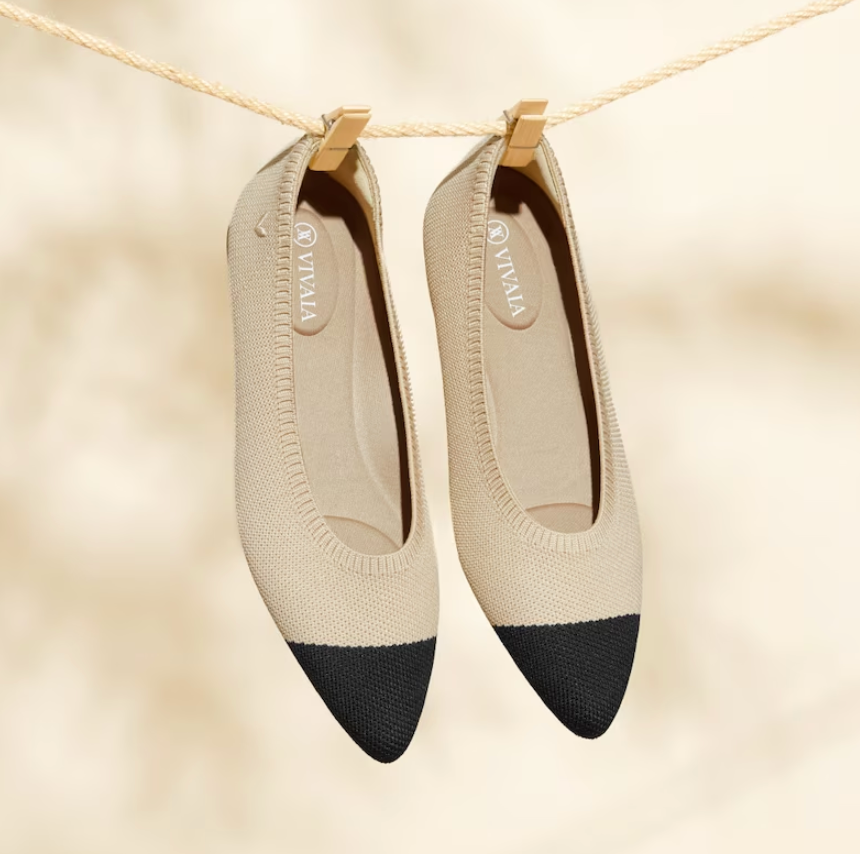Bequeme Damen-Sandalen, sommerliche Fußbettsandalen in Beige-Schwarz, ideal für Alltag und besondere Anlässe.