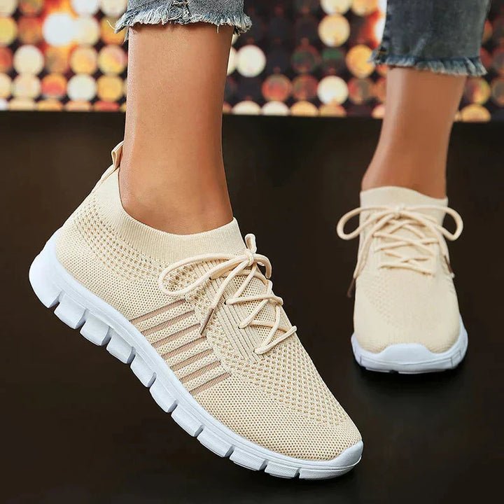 Comfortabele orthopedische damessneaker in ademend mesh textiel.