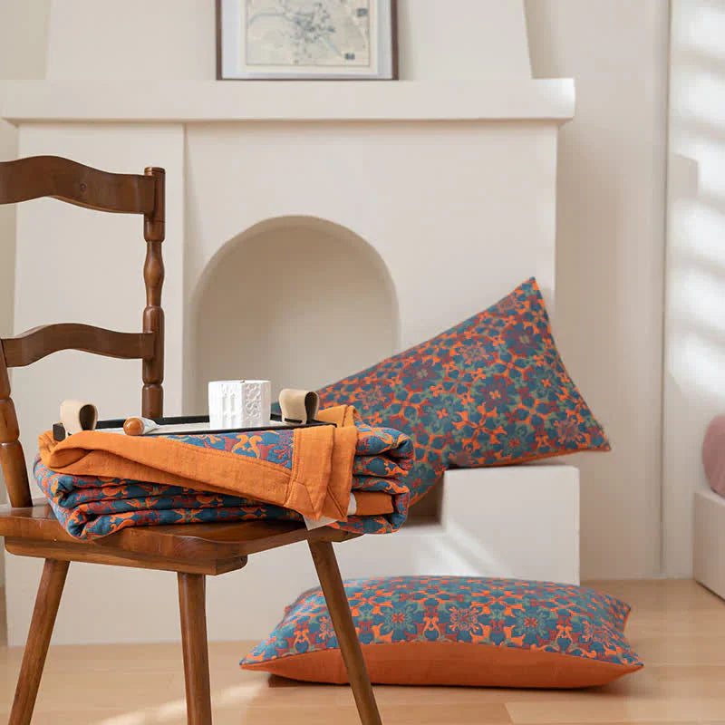 Blauwe quilt met zes katoenlagen en artistiek patroon voor stijlvolle woninginrichting en aangename warmte.