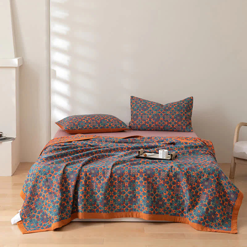 Blauwe quilt met zes katoenlagen en artistiek patroon voor stijlvolle woninginrichting en aangename warmte.