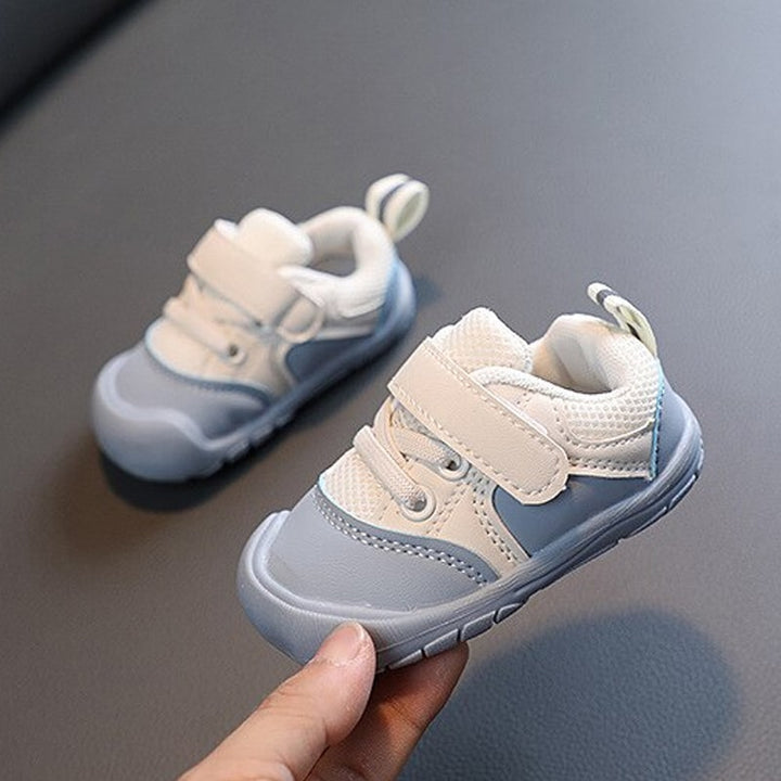 Zachte babyschoenen met flexibele zool en antislip grip, perfect voor beginnende stappers.
