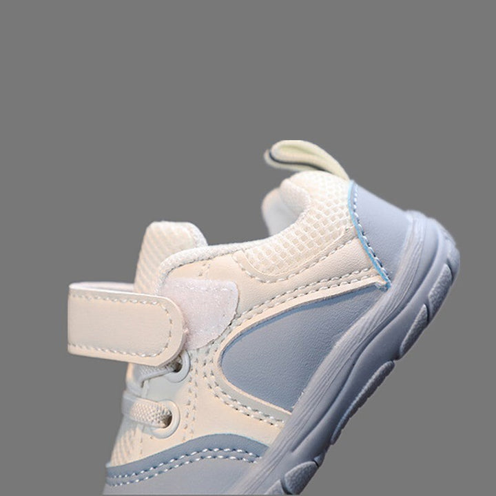 Beige barefoot schoenen, zacht en buigzaam, ondersteunen de natuurlijke groei van babyvoetjes.