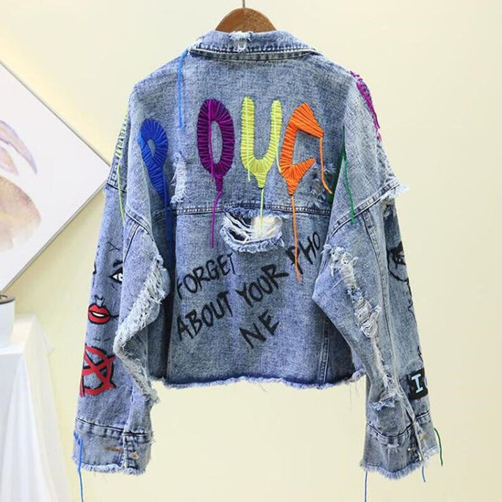 Veelzijdige blauwe spijkerjas voor dames. MimisJacket, ideaal voor een trendy casual look in de lente en zomer.