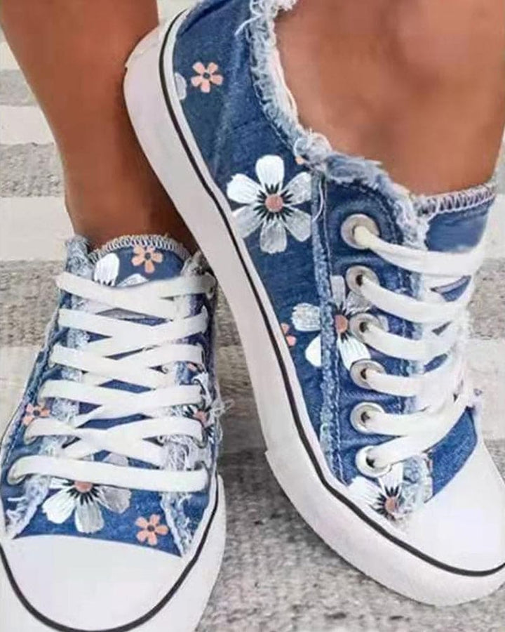 Dames Bloemen Denim Sneakers, bloemendessin, comfortabel en stijlvol, gemaakt van stevig denim, ideaal voor elke gelegenheid.