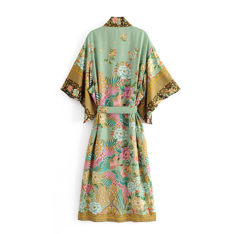 Boho Kimono met pauwenbloemenprint, V-hals en ceintuur, luchtig en licht, ideaal voor de zomer of als overslag.