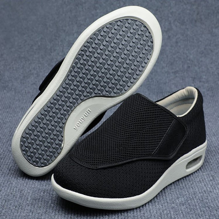 Orthopedische damesschoenen in beige, met ademend bovenmateriaal, perfect voor diabetesgerelateerde voetklachten.