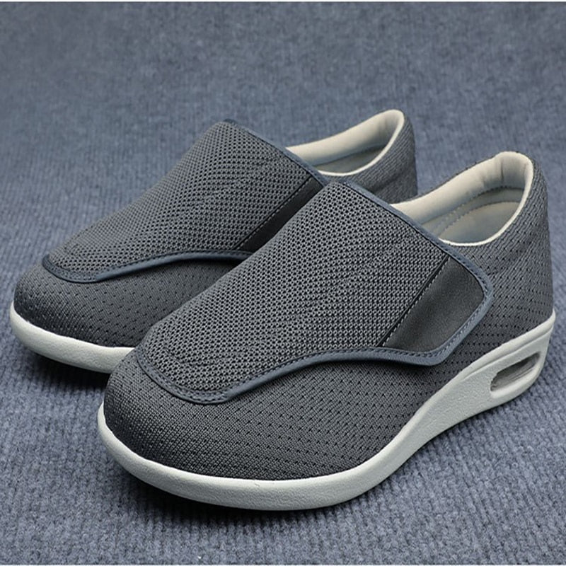 Orthopedische damesschoenen in beige, met ademend bovenmateriaal, perfect voor diabetesgerelateerde voetklachten.
