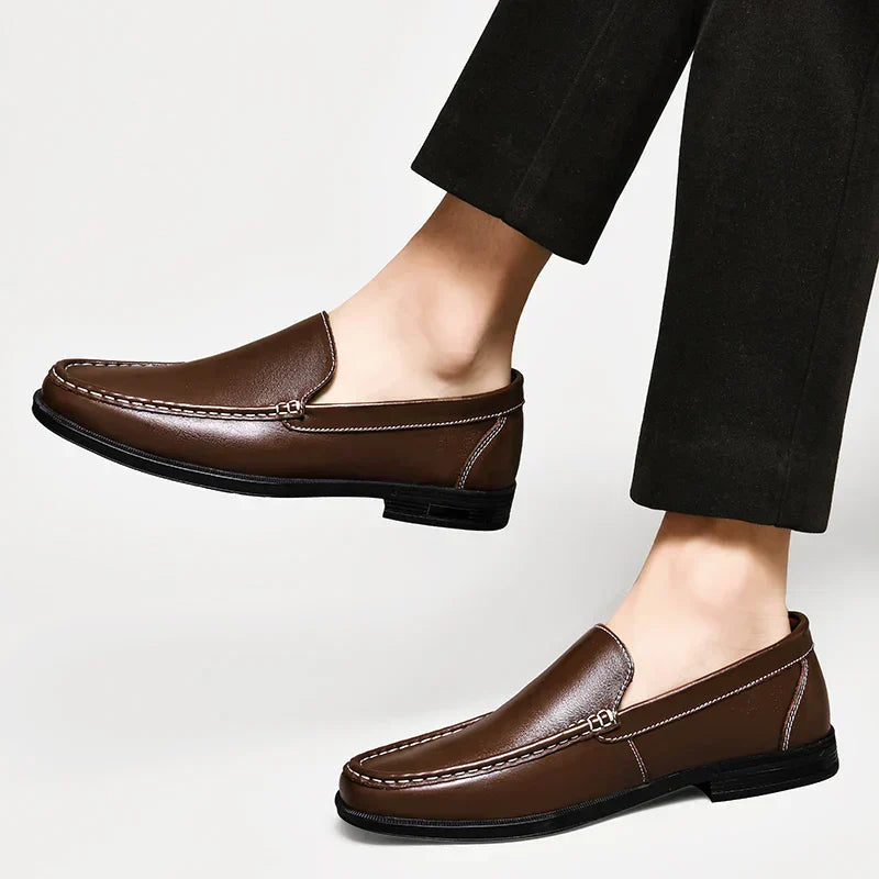 Veelzijdige bruine heren loafers; de perfecte orthopedische schoenen voor elke gelegenheid.