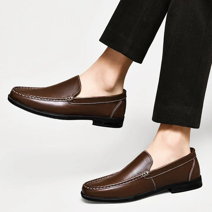 Veelzijdige bruine heren loafers; de perfecte orthopedische schoenen voor elke gelegenheid.