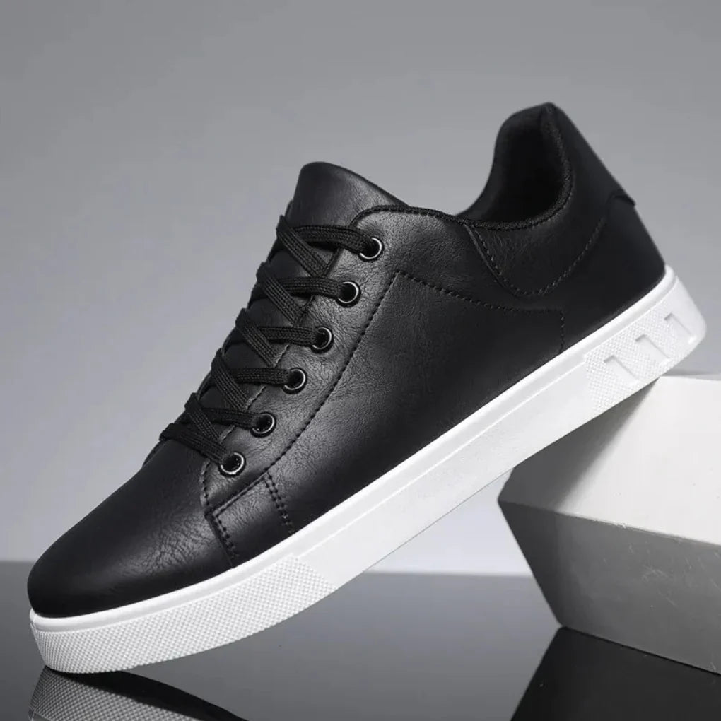 Zwarte formele leren veterschoenen voor heren, waterdicht en comfortabel, ideaal voor kantoor en speciale gelegenheden.