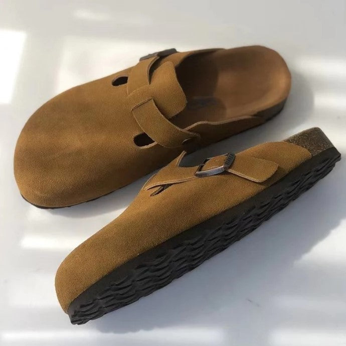 Unisex Boston sandalen in bruin, bovenaanzicht, met verstelbare gesp en zachte afwerking.