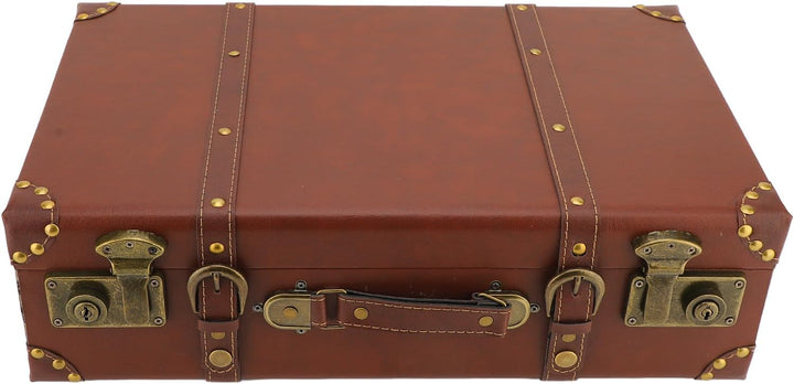 Open vintage bruine leren koffer, toont ruim interieur. Ideaal als handbagage voor overnachtingen.