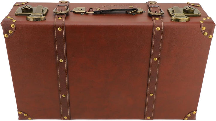 Stijlvolle bruine vintage leren reiskoffer klaar voor een retro reis. Handbagageformaat met veilig slot.