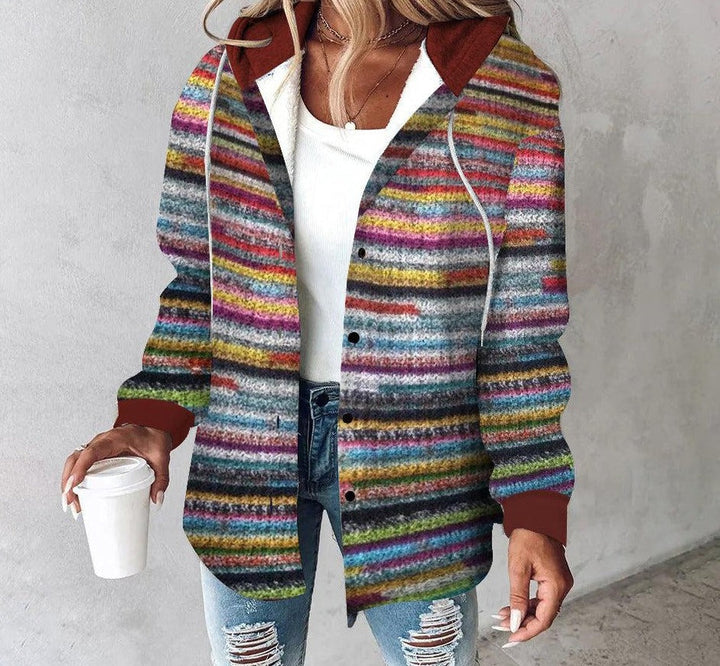Kleurrijke damesjas met levendig printontwerp, elegante pasvorm, sterke kleuren, veelzijdig en onderhoudsvriendelijk.