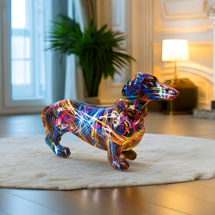 Kleurrijke graffiti teckel sculptuur, levendige kleuren, urban sfeer, ideaal voor moderne woonruimtes en kunstliefhebbers.