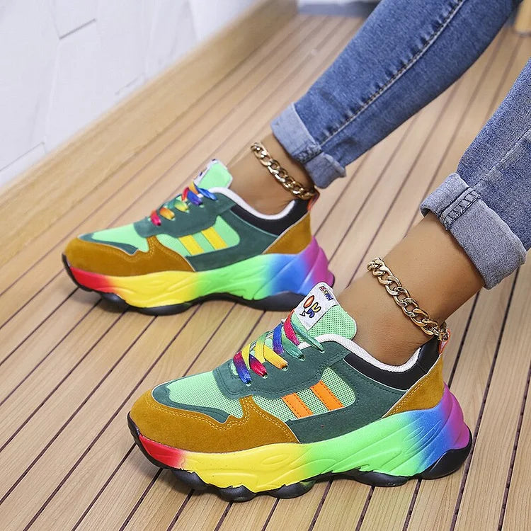 Kleurrijke orthopedische regenboogschoenen met voetboogondersteuning, brede neus, lichtgewicht en schokabsorberend voor comfort en stijl.