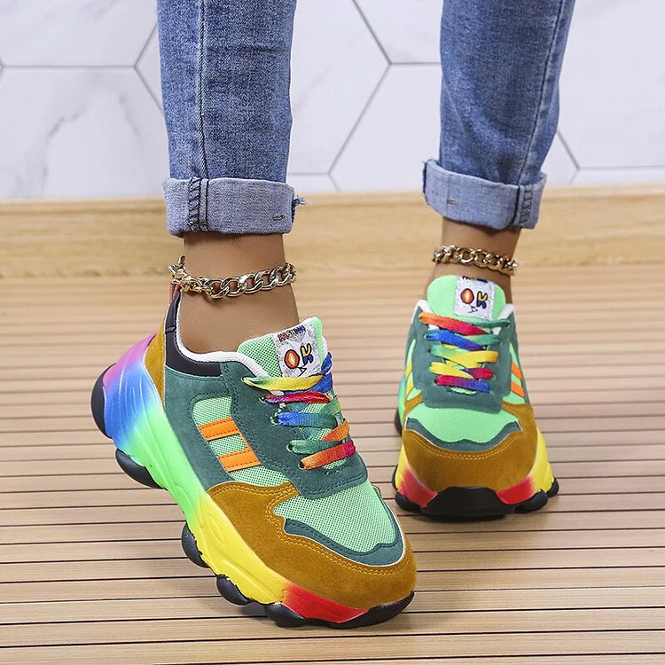 Details van de zool en het bovenwerk van de orthopedische regenboogschoen, met focus op de comfortfuncties.