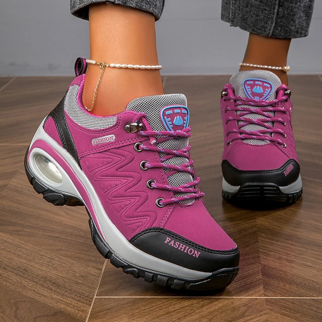 Bovenaanzicht van de waterdichte wandelschoenen, perfect voor buitenactiviteiten en stijlvolle prestaties.