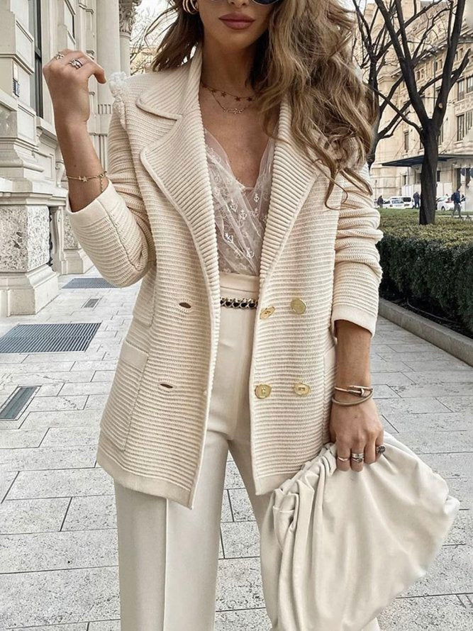 Modieus beige lentejasje voor dames, comfortabel en veelzijdig, ideaal voor zowel zakelijk als casual gebruik.